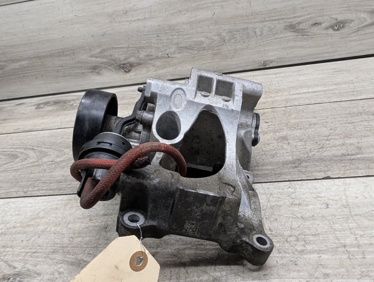 OEM BMW F22 F23 F30 G01 G02 230 330 X3 Engine B46 B48 Coolant Pump With Support