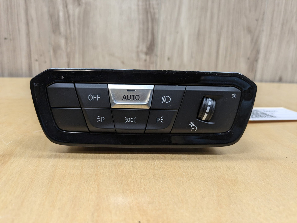 OEM BMW G20 G22 G23 G26 G42 G80 G82 M3 M4 Headlight Control Switch Light Module