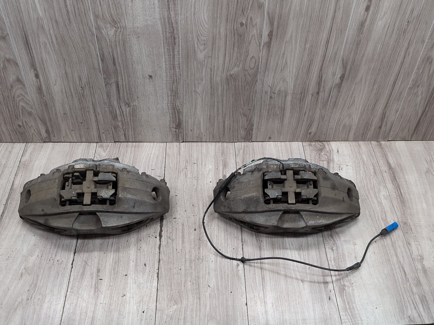 2016-2022 BMW 750i G12 Front Left Right Brake Caliper SET 6891297