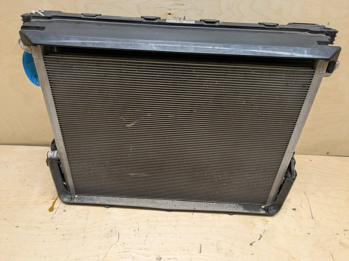 16-19 BMW 750i G12 Radiator Cooling Condenser Fan Shroud Assembly SET 850W