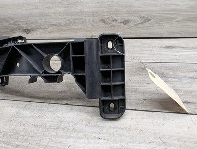 08-13 BMW E82 E88 128 135 Right Passenger Headlight Arm Bracket Support Mount