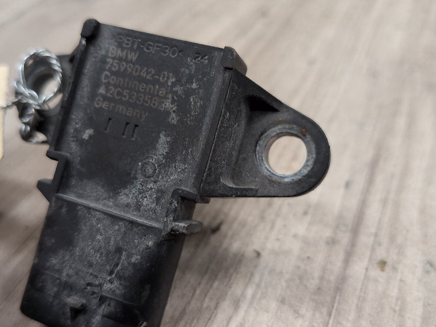 2013 - 2019 BMW 750i F01 Manifold Absolute Pressure (MAP) Sensor 7599042 N63B44O1