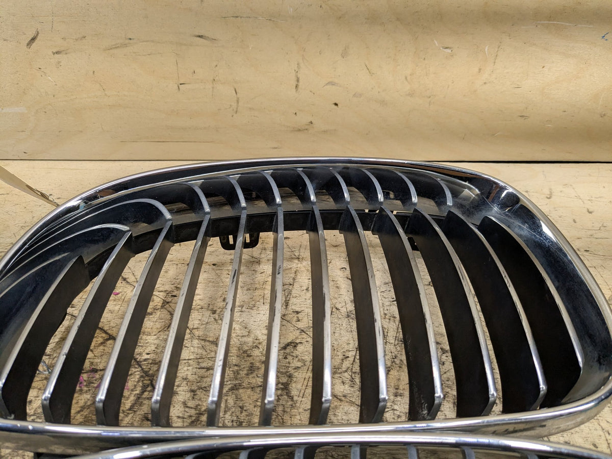 2008-2013 BMW 135i E88 Front Upper Bumper Cover Kidney Grilles SET 7179655 OEM