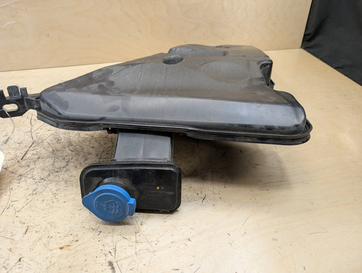 OEM BMW G12 G30 540 M550 750 M760 Windshield Wiper Washer Reservoir Tank Pump
