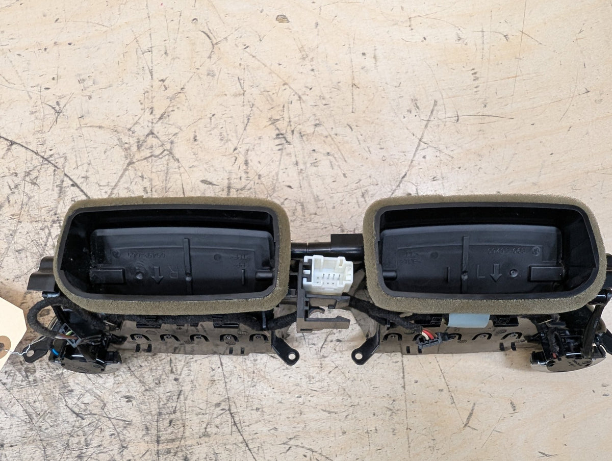16-22 OEM BMW G11 G12 740 750 M760 Dash Center AC Air Vent Grille