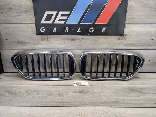 17-20 OEM BMW G30 530 540 Front Bumper Upper Kidney Grille Pair SET