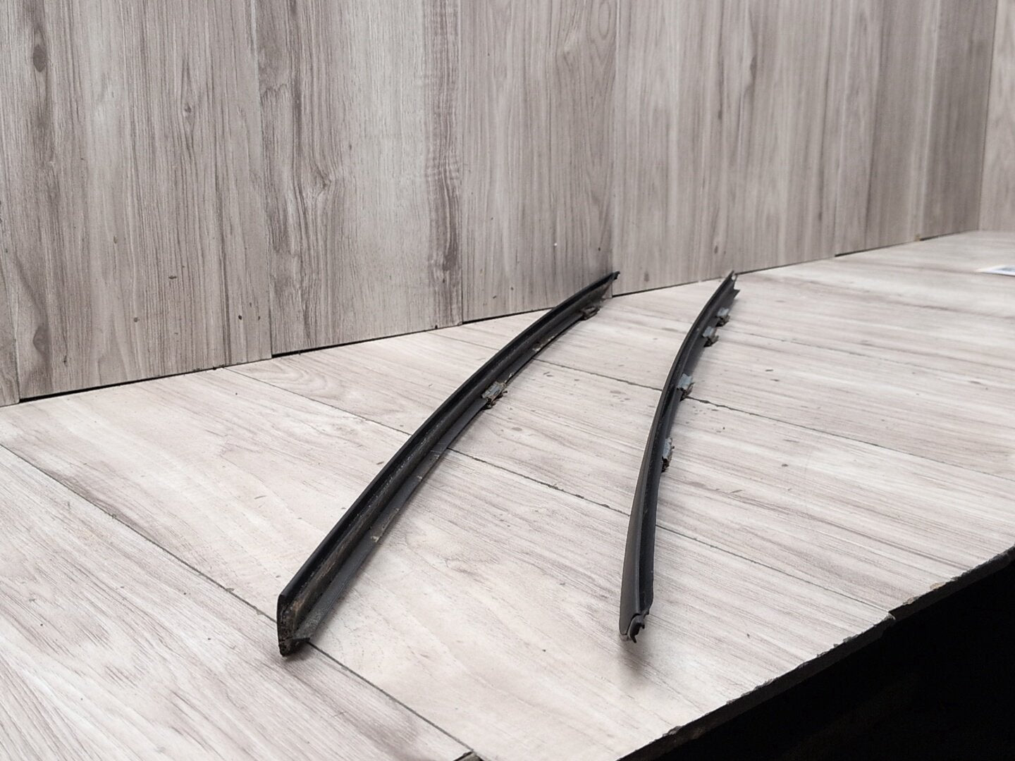 2008-2010 BMW 535i E60 Front Left Right Side Windshield Drip Trim Molding SET 7045448