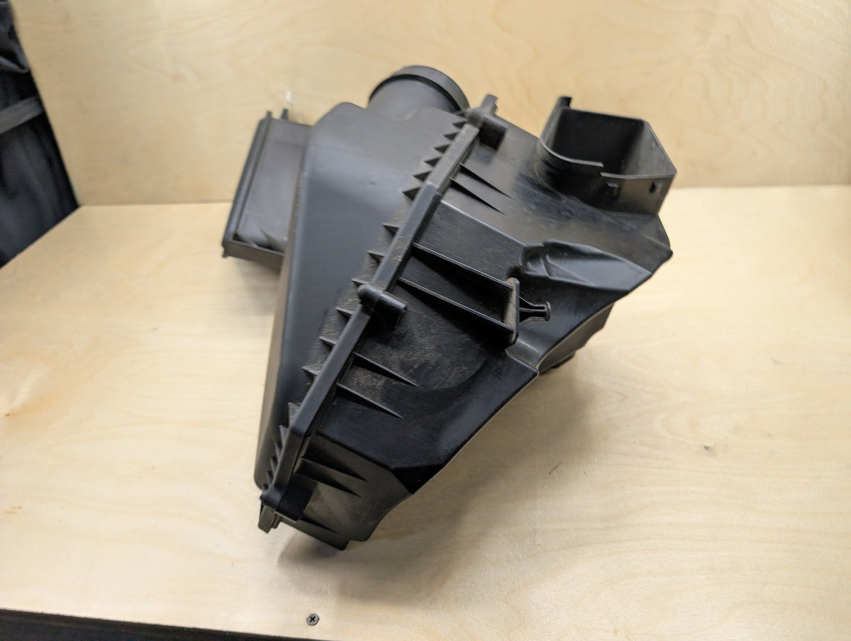 2018-2024 BMW G01 X3 B46B20O0 Engine Air Filter Box Assembly 8635110