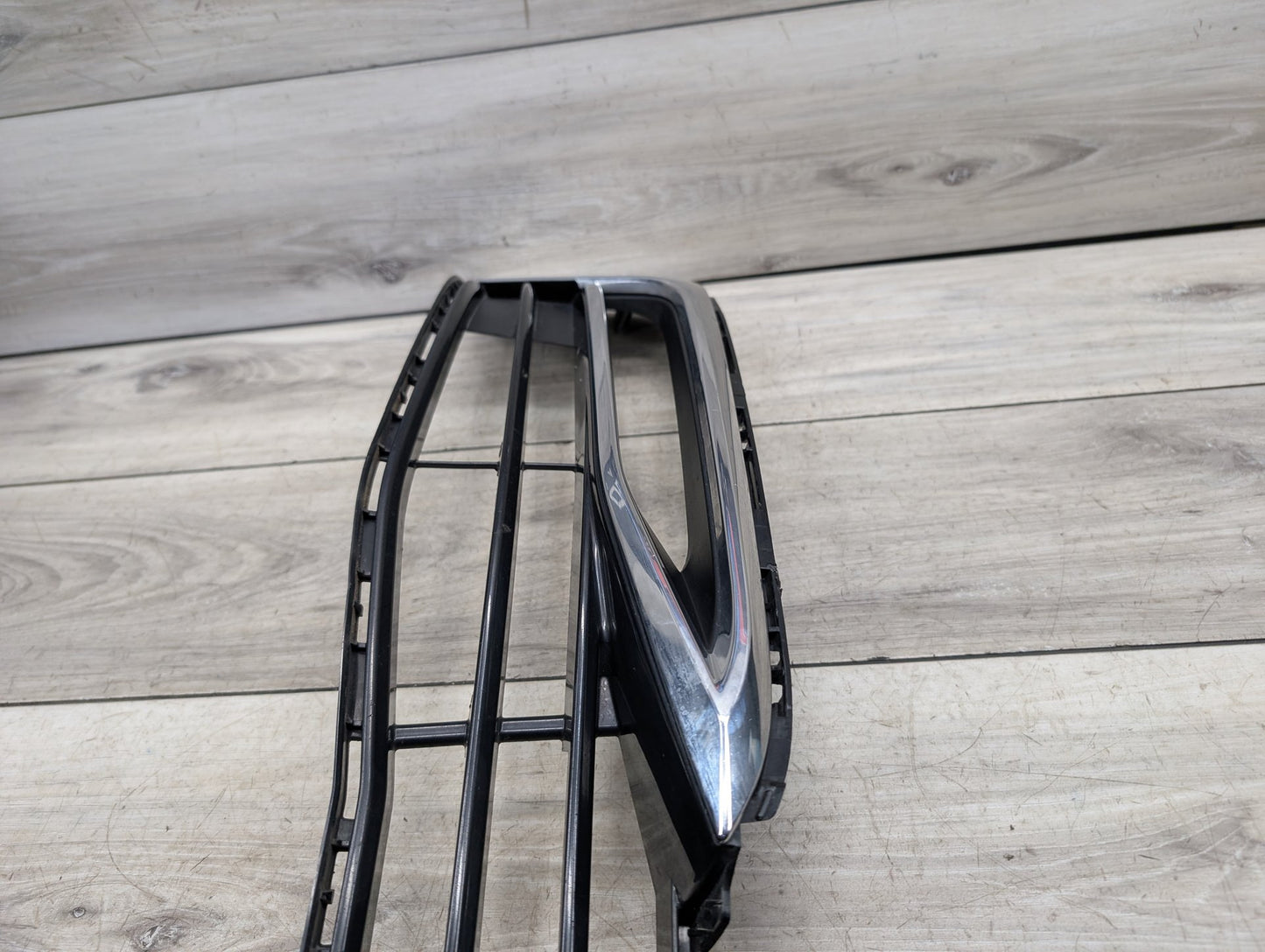 2017-2023 BMW 530i G30 Front Right Passenger Bumper Cover Grille 7385278