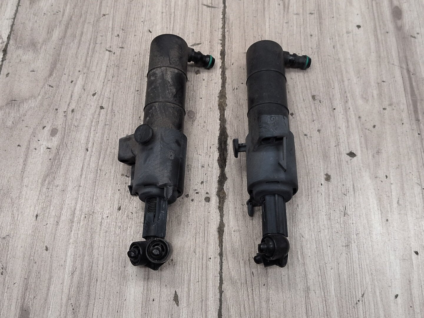 2009-2012 Mercedes-Benz E550 W212 Front Left Right Bumper Headlight Washer Nozzles SET A2128600147 OEM