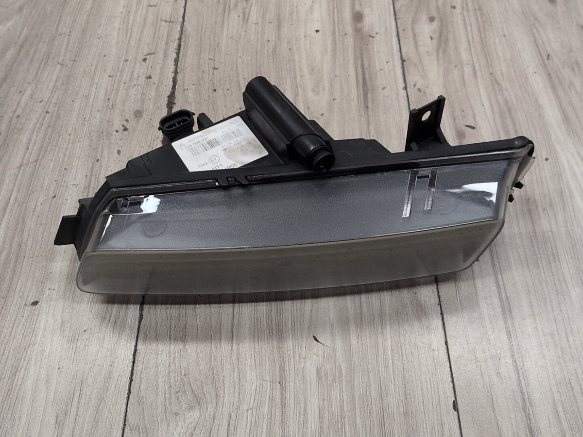 2008-2013 BMW 128i E82 Front Left Driver Bumper Fog Lamp Light 7164855