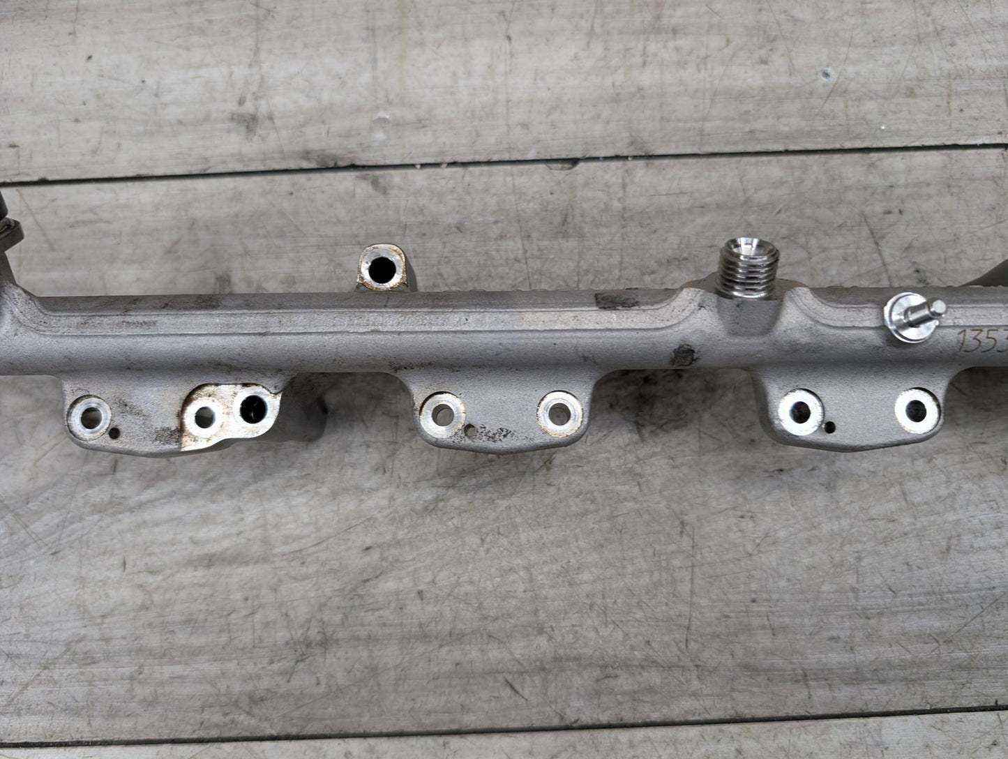 2017-2023 BMW G30 530i B46B20O0 Engine Motor Fuel Injector Rail Line 7639979