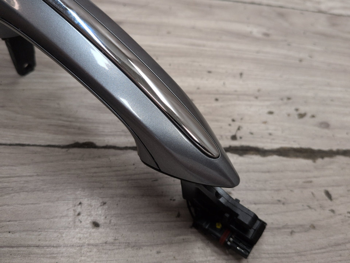 2011-2016 BMW M5 F10 Right Passenger Door Handle w/ Comfort Access 7305283 OEM