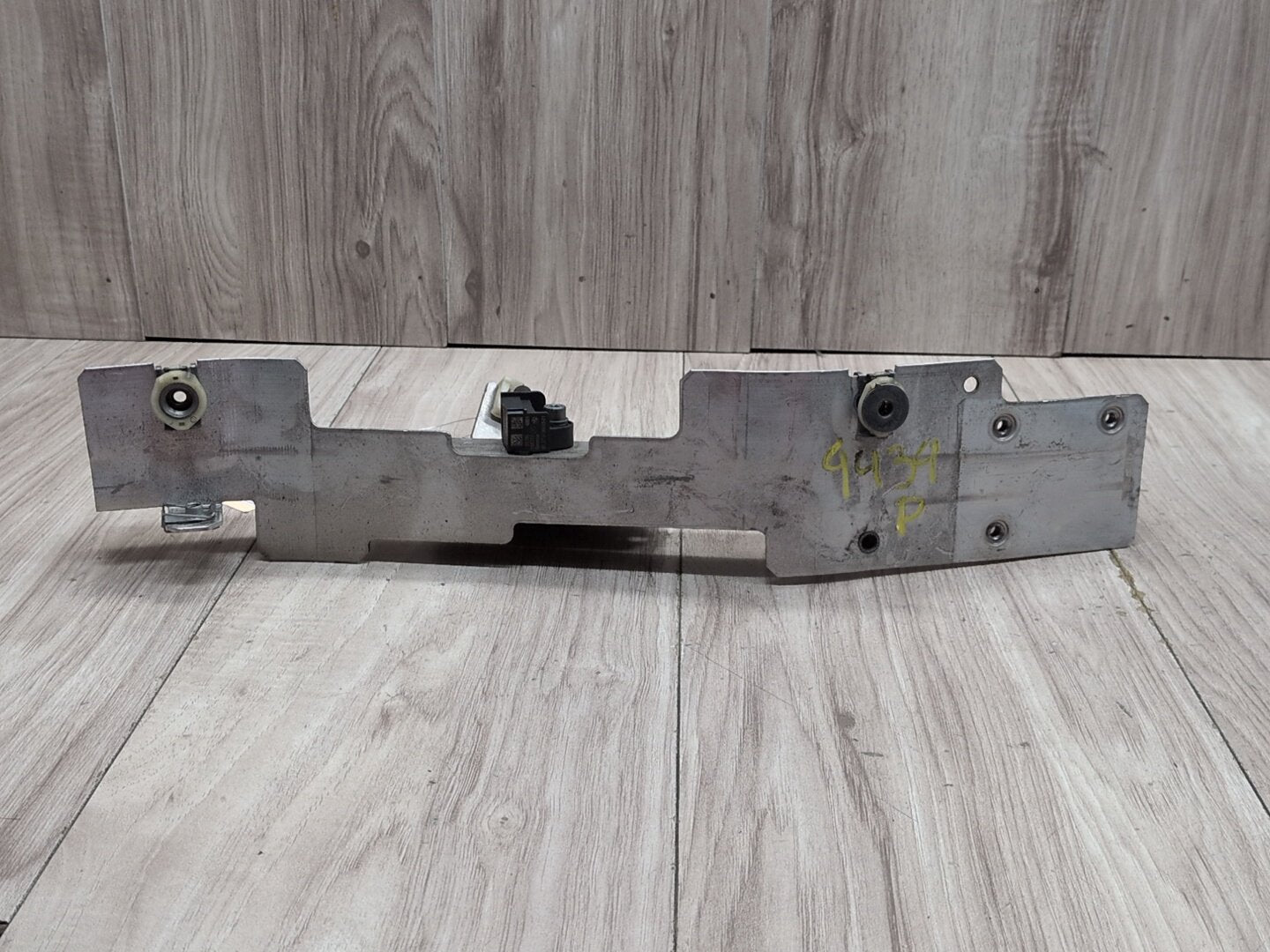2014 - 2018 BMW X5 F85 Right Passenger Headlight Bracket 7294492 S63B44T2