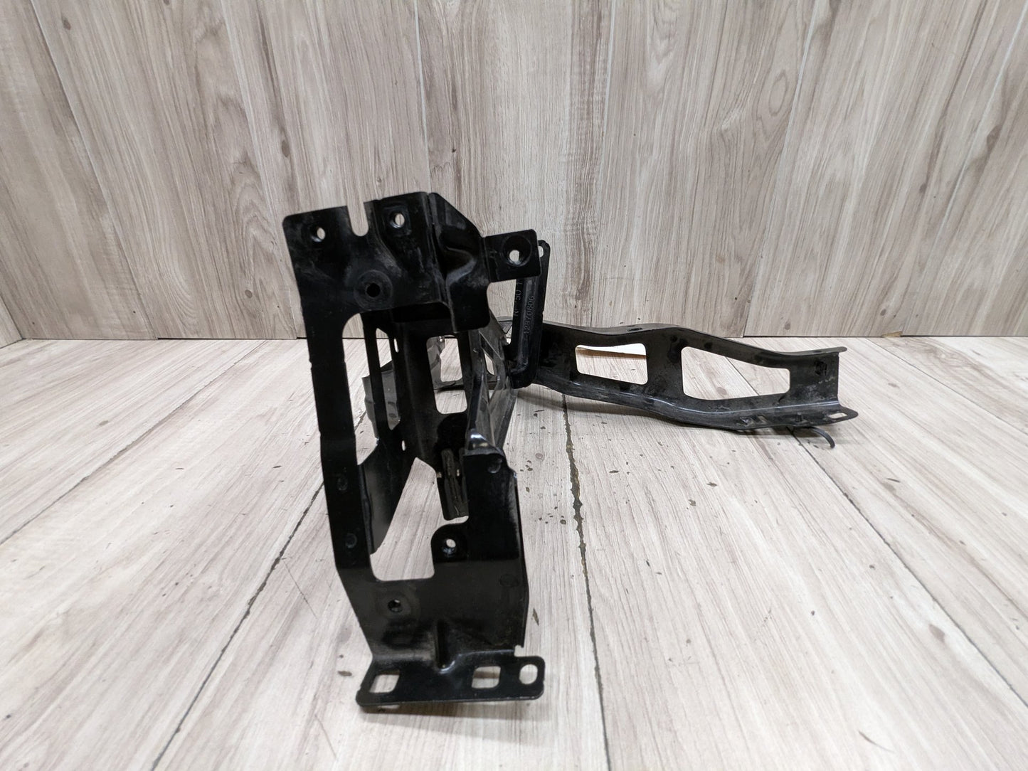 2019 BMW X3 G01 Right Passenger Headlight Bracket 7400114