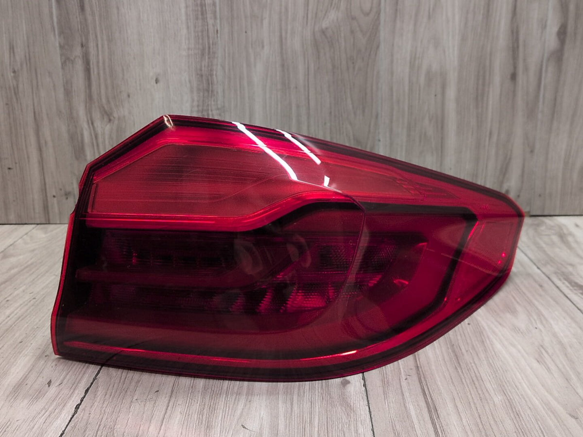 17-20 OEM BMW F90 G30 530 540 M550 M5 Rear Passenger Side Outer Tail Light