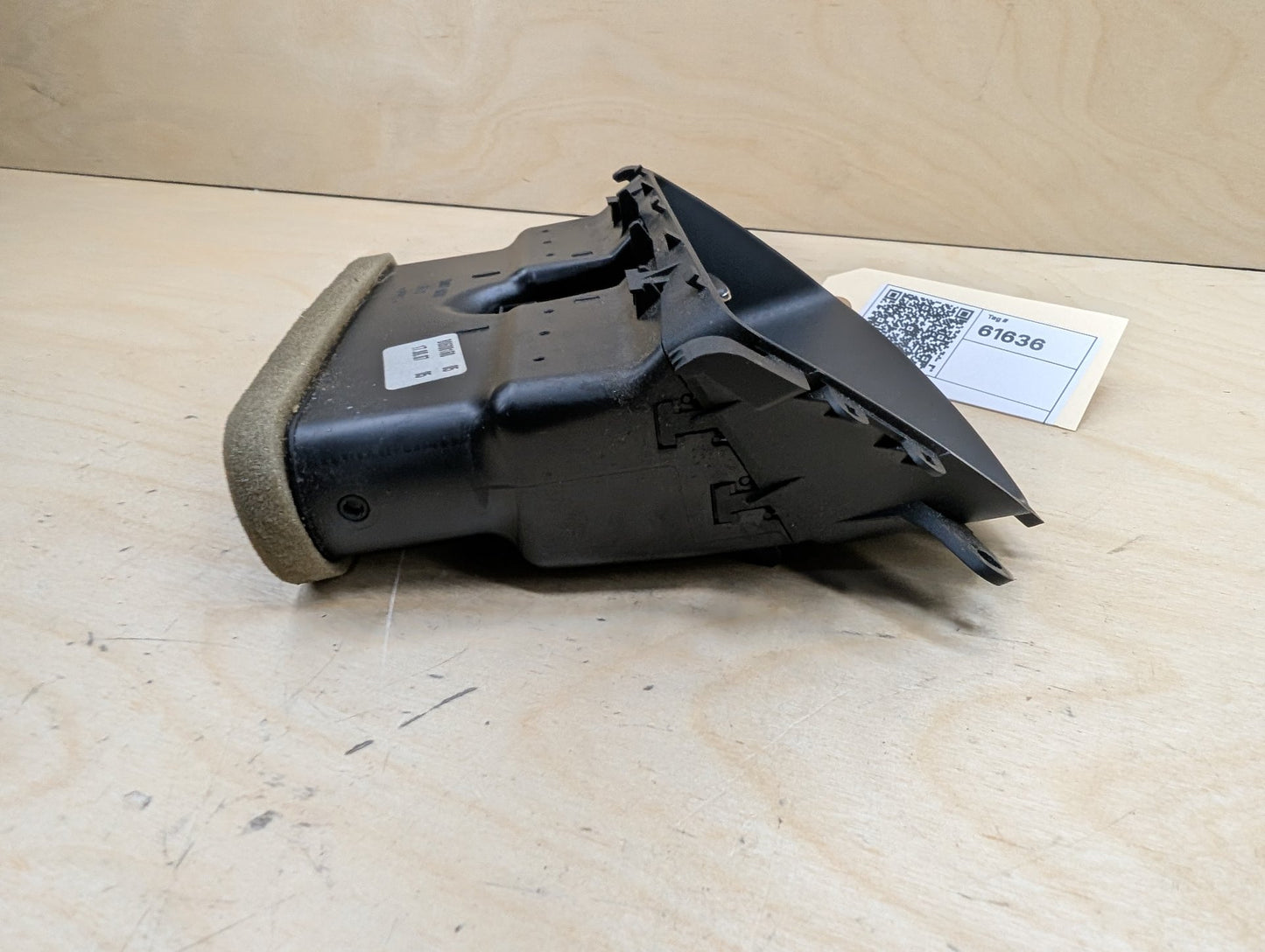 07-13 OEM BMW E92 328 335 Coupe Interior Central Console Rear Vent