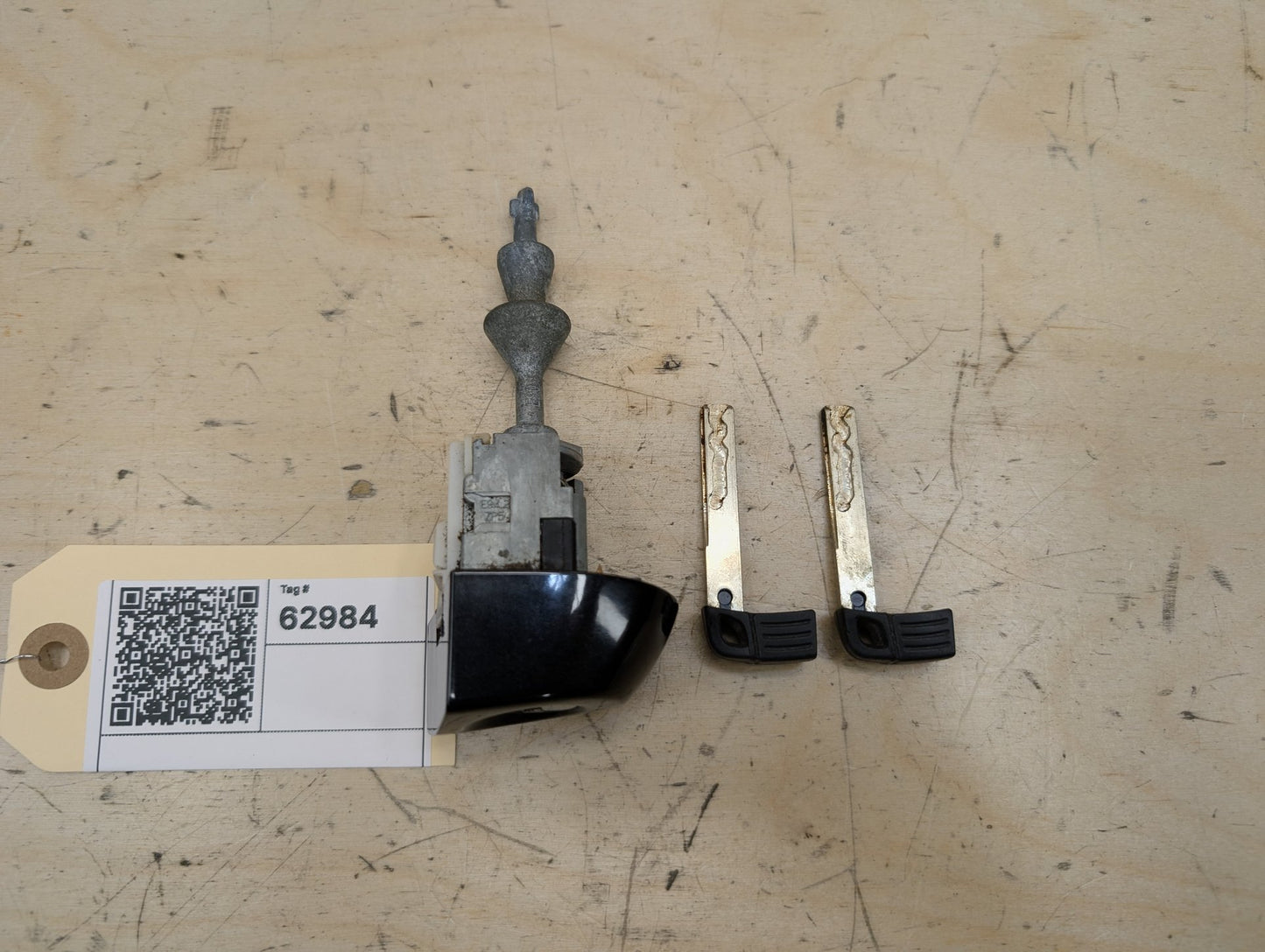 2006-2011 BMW 328i E90 Front Left Driver Key Lock Mechanism w/ Key 7162427
