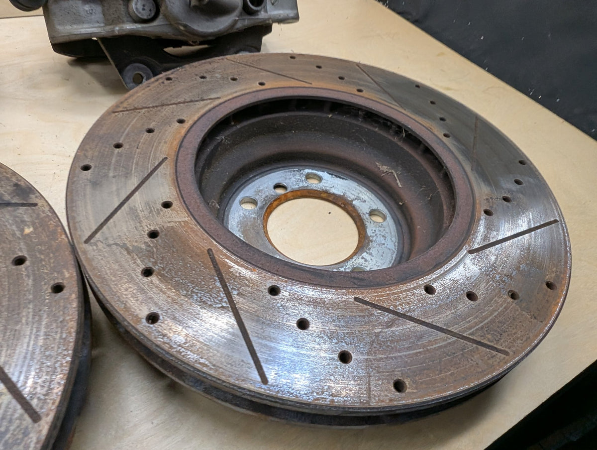 OEM BMW 335 E9X Front Left Right Brake Caliper SET w Drilled Slotted Rotors