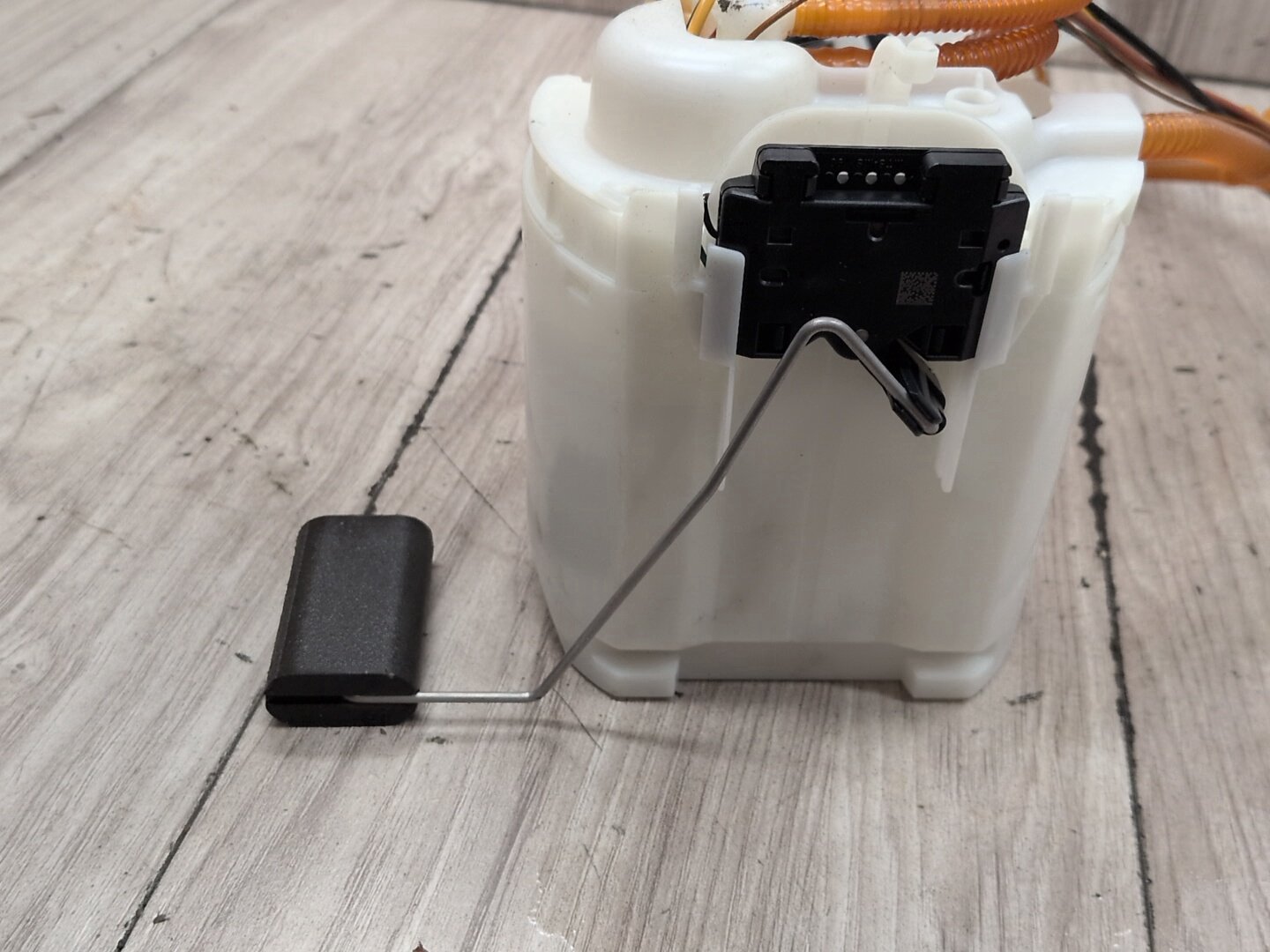 18-20 OEM BMW G30 M550iX Engine N63R Gas Tank Mount Fuel Pump w/ Sending Unit