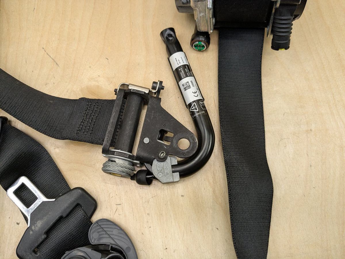 OEM BMW F15 F16 F85 X5 X6 Front Left Driver Seat Belt Seatbelt Retractor Black
