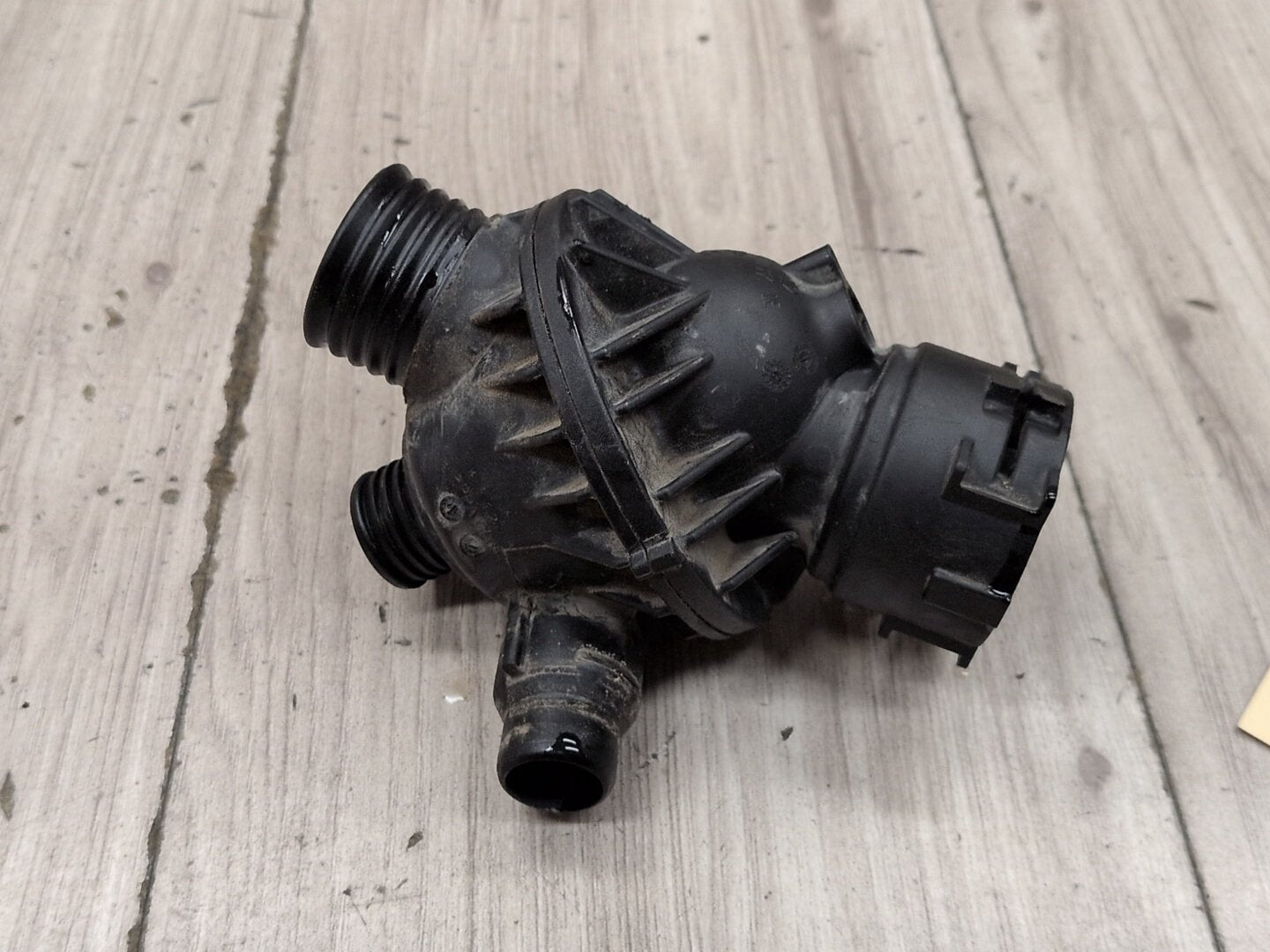 OEM BMW F15 F16 F23 F30 F32 F33 F36 Engine N55 Water Coolant Thermostat Housing