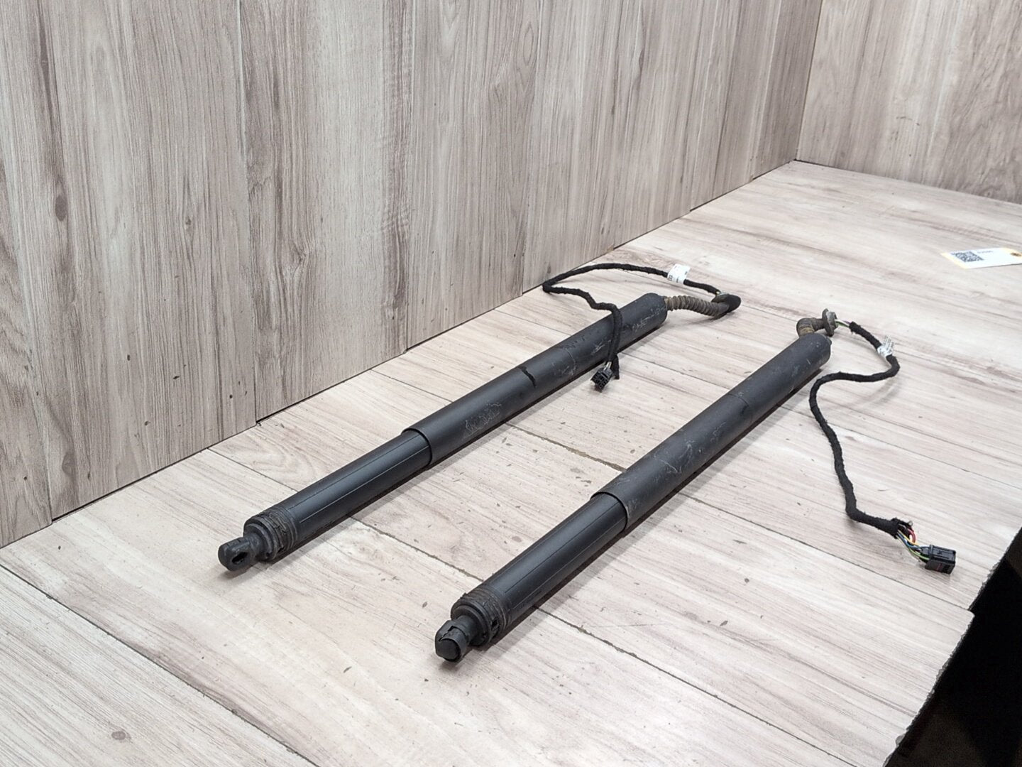 2015-2018 Audi Q3 8U Rear Left Right Liftgate Trunk Lid Strut Shock Supports SET 8U082785106S