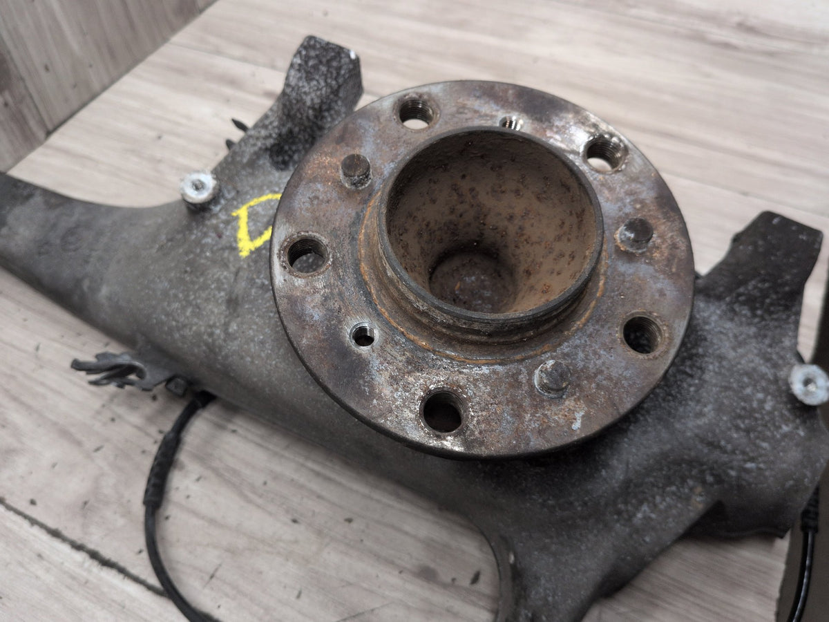 2011-2016 BMW M5 F10 RWD Front Left Driver Spindle Knuckle w/ Bearing 2284053