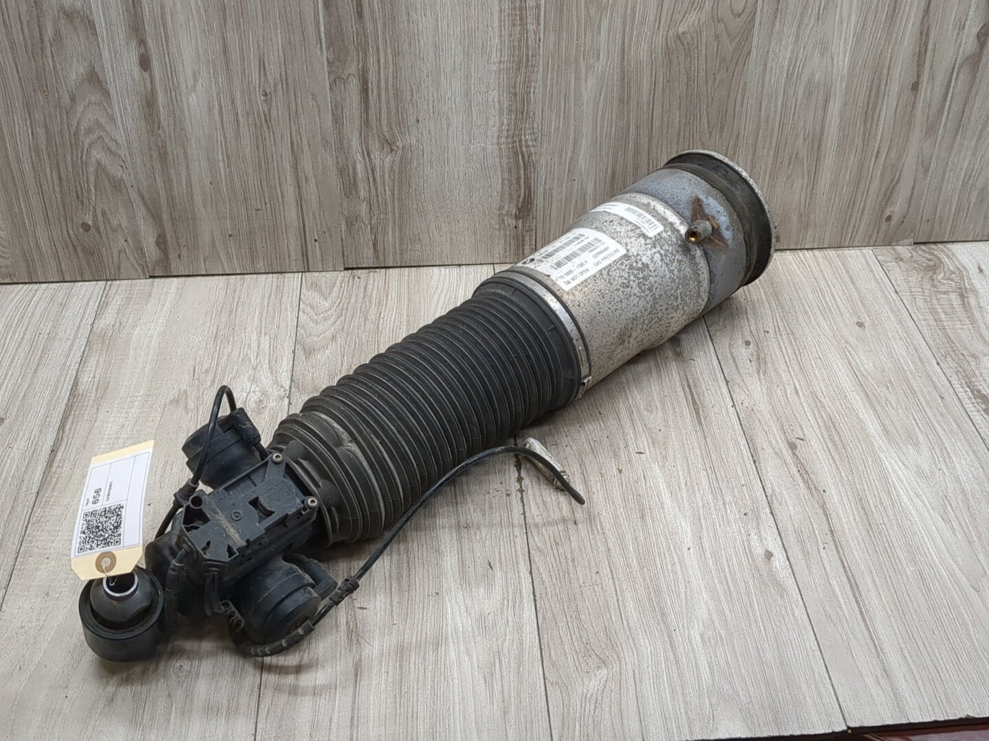 2013 BMW 750i F01 Rear Left Driver Spring Strut Shock Absorber 6858813 13-15 LCI OEM BMW F01 F02 750 760 B7 REAR Left Driver Air Strut Shock Absorber