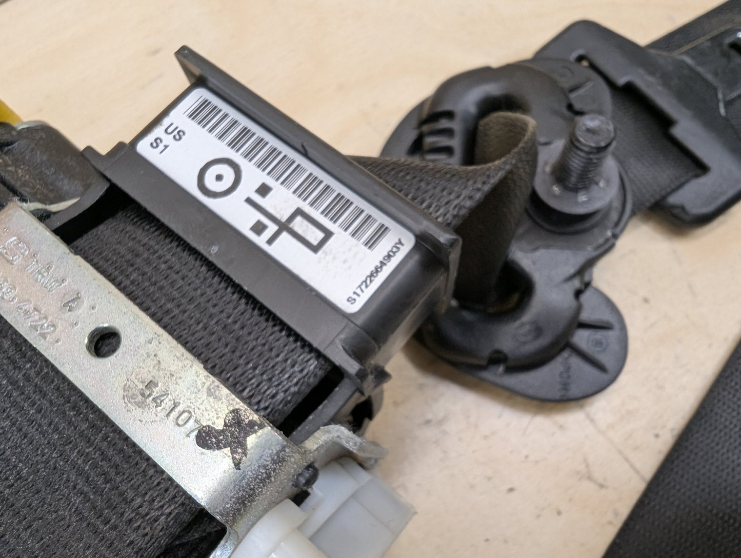 09-11 OEM BMW E90 E91 328 335 LCI Front Left Driver Seat Belt Retractor Black
