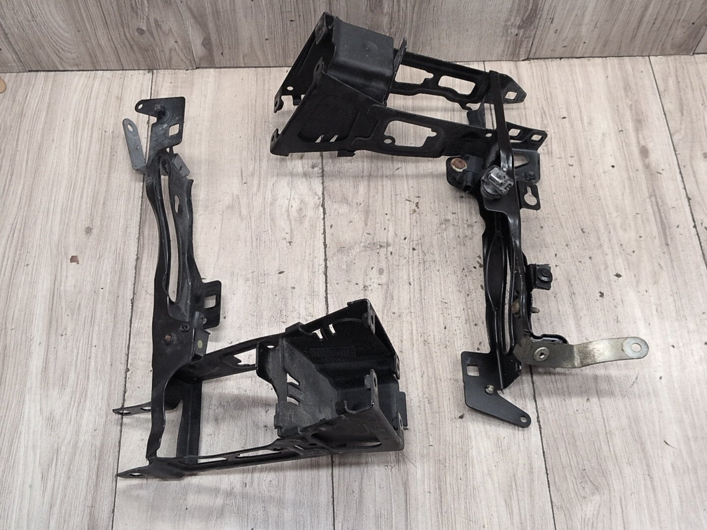 OEM BMW F22 F30 F32 F33 F36 Front Left Driver Headlight Support Mount Bracket