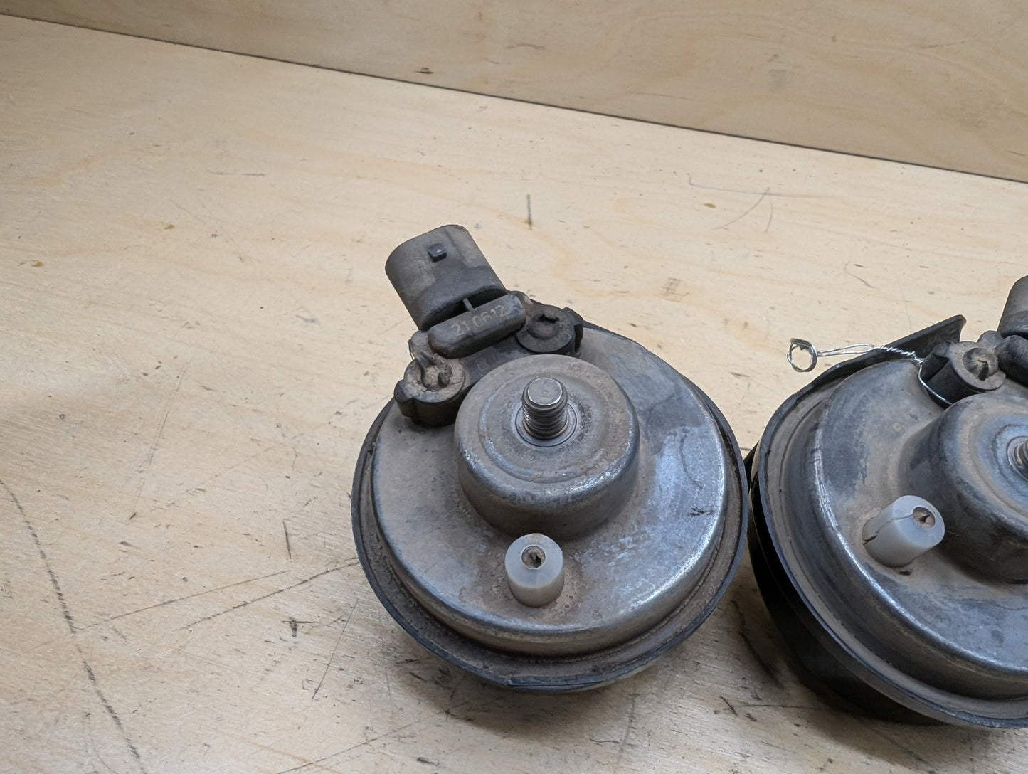2012-2018 BMW 328i F30 Alarm Horns SET 7300975