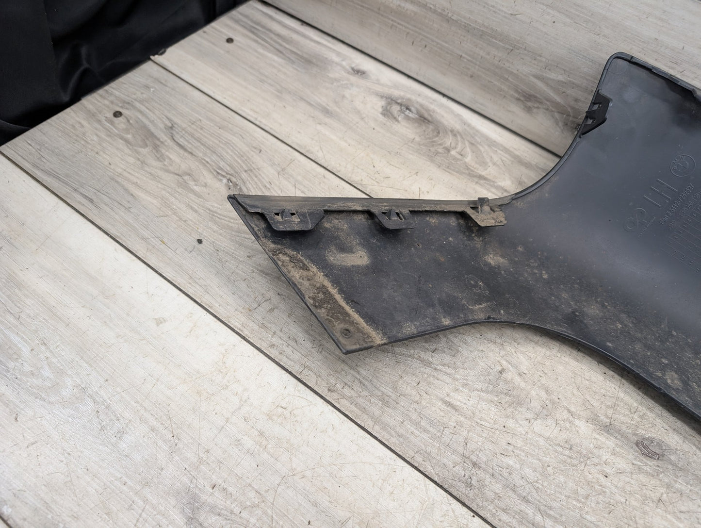 2007-2013 BMW X5 E70 Rear Left Driver Bumper Lateral Cover 7242527