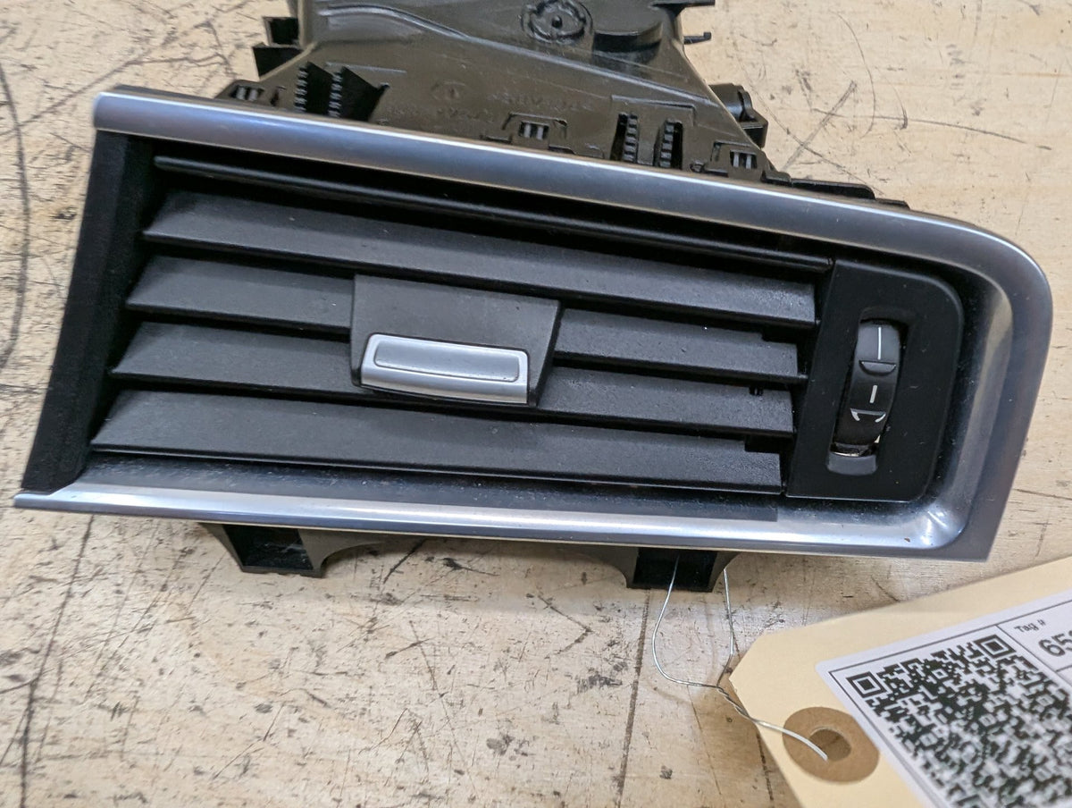 2010-2017 BMW 535i GT xDrive F07 Dashboard Dash Board Right Passenger Air Vent 9142583 OEM