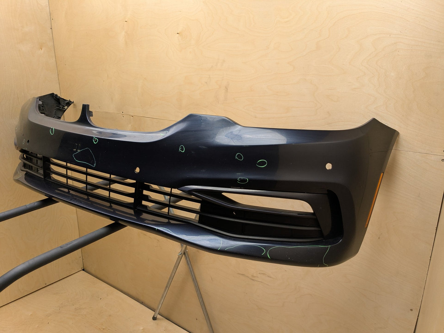 18-20 BMW G30 530i 540i M550i Front Bumper Cover Panel w/ Grilles Black