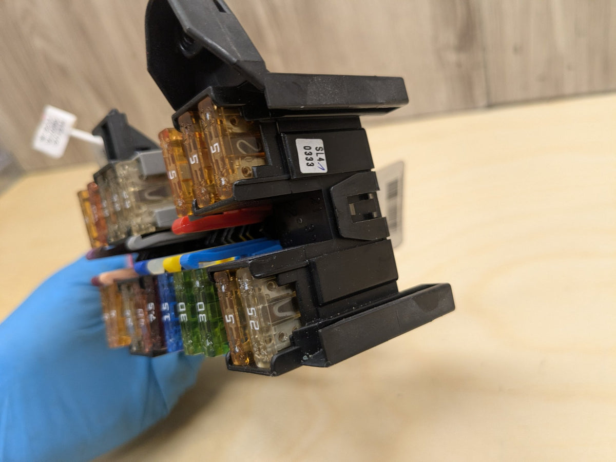 2009-2011 Mercedes-Benz SLK-Class R171 Rear Battery Relay Fuse Box A2035400050
