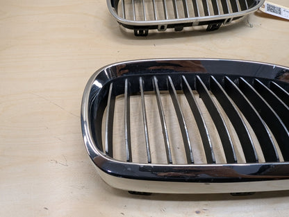 2007-2013 BMW 328i E93 Front Left Right Upper Bumper Cover Kidney Grilles SET 7157277