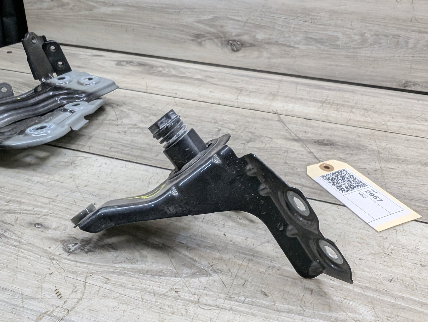 2018 - 2024 BMW X3 G01 Front Right Passenger Fender Brackets SET 7397514 B58B30O1