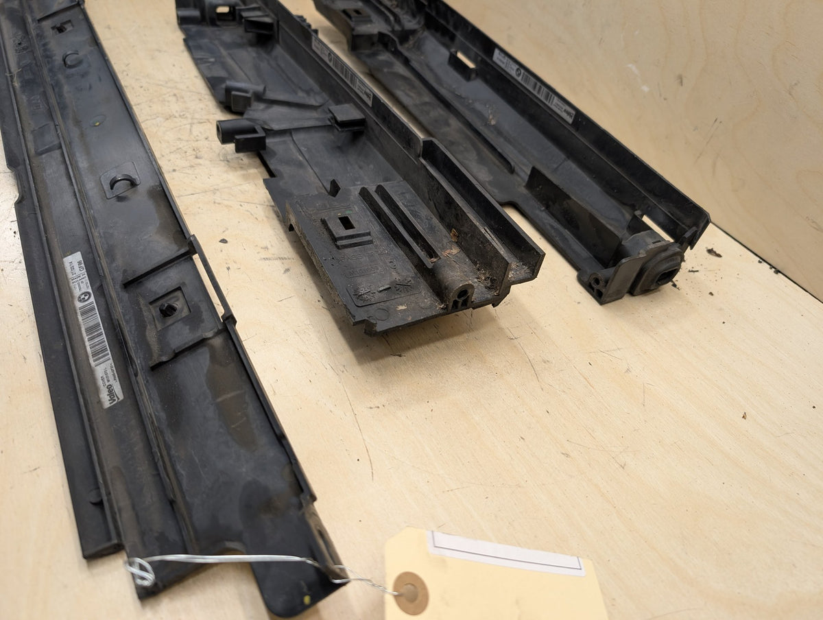 2012-2018 BMW 328i F30 Right Passenger Side Rocker Panel Brackets SET 8507422