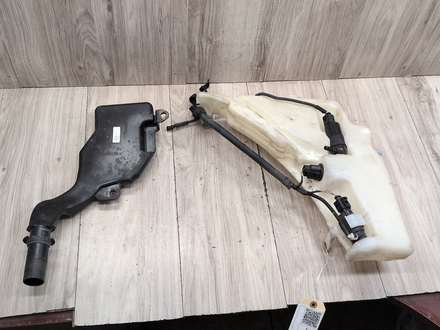 2013 - 2017 Audi S5 8T Windshield Reservoir Tank Assembly 8T1955463B CTUB