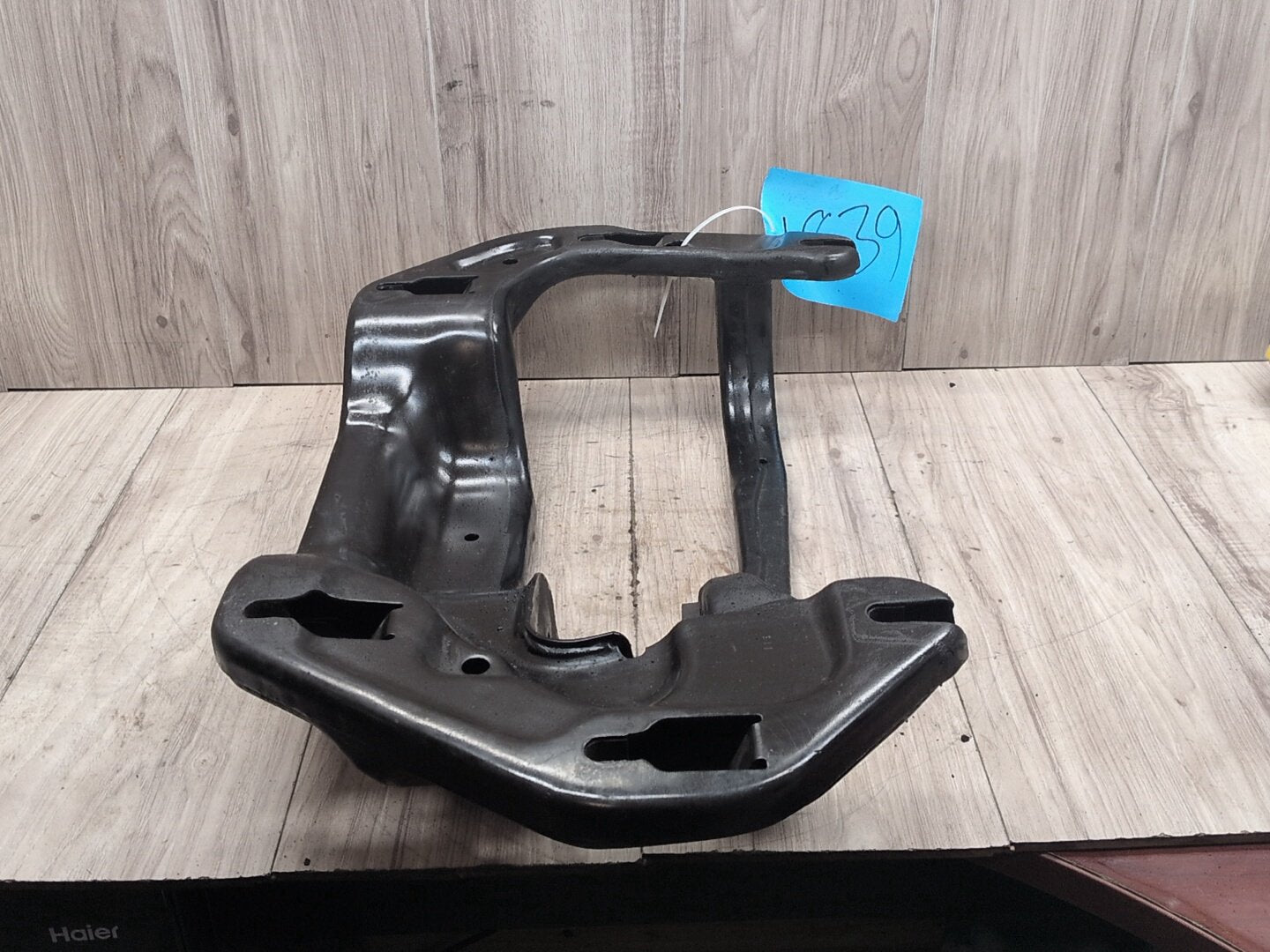 2014 - 2018 BMW X5 F85 Transmission Mount Bracket 6954188 S63B44T2