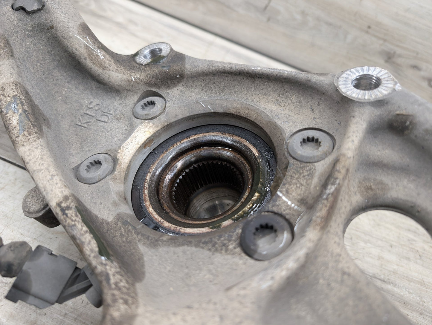 2008 - 2017 Audi S5 8T Front Right Passenger Spindle Knuckle w/ Bearing 4G0407242D