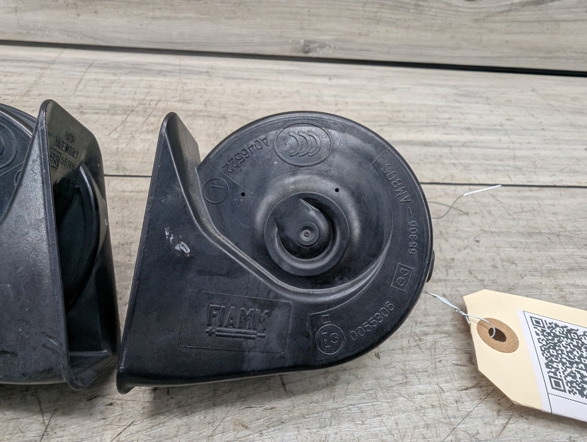 2007-2013 BMW 328i E93 Alarm Horns SET 7159421