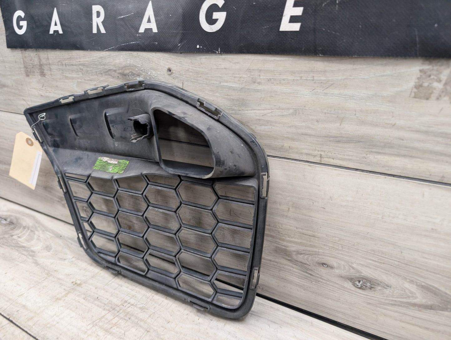 2015-2019 BMW X6 F86 Front Right Passenger Bumper Cover Grille 8056262
