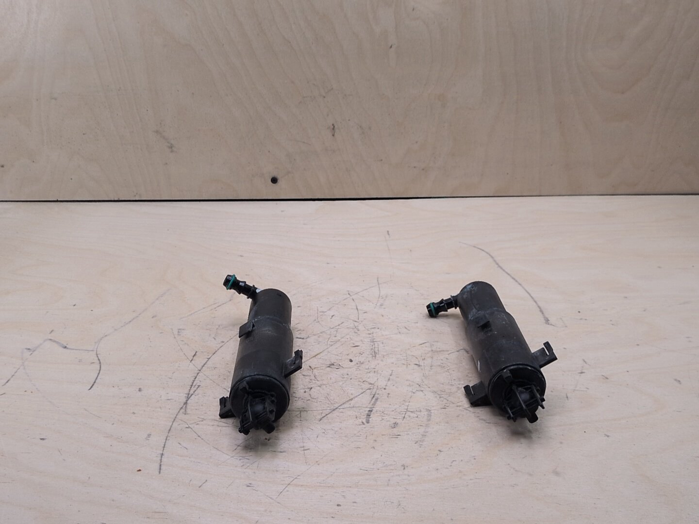 OEM BMW E90 E92 E93 328 335 Front Left Right Headlight Washer Spray Nozzle Jet