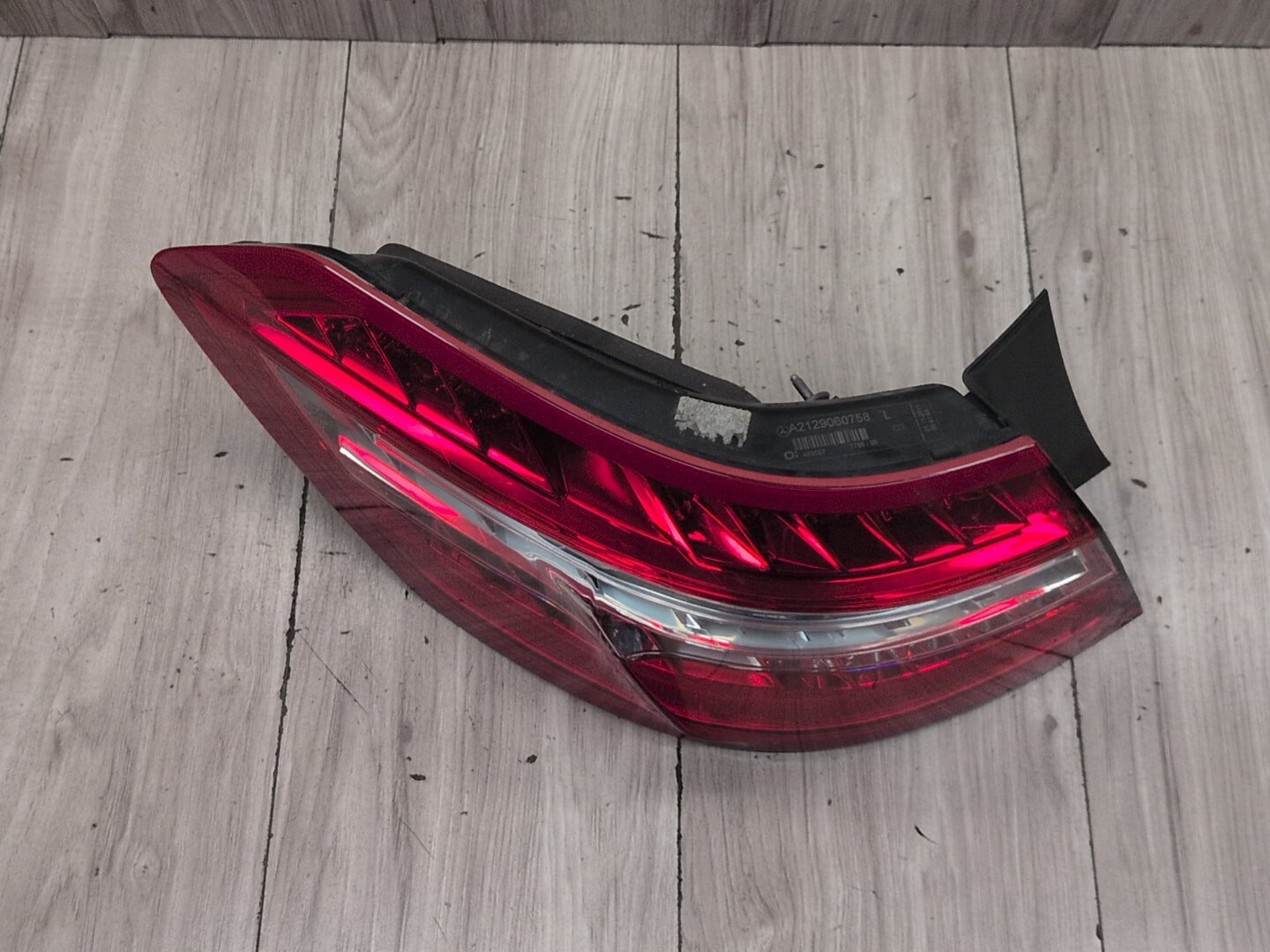 2009-2012 Mercedes-Benz E550 W212 Rear Left Driver Outer Tail Light A2129060758