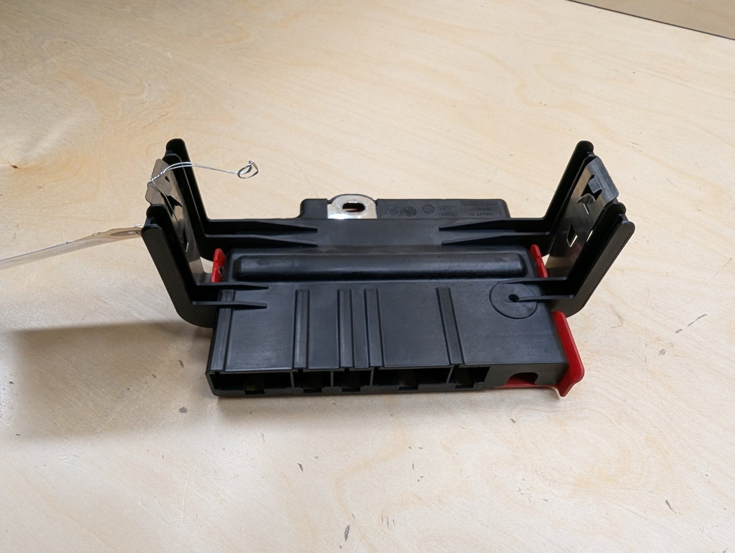 OEM BMW E82 E88 E90 E92 Battery Power Junction Distribution Fuse Box Voltage