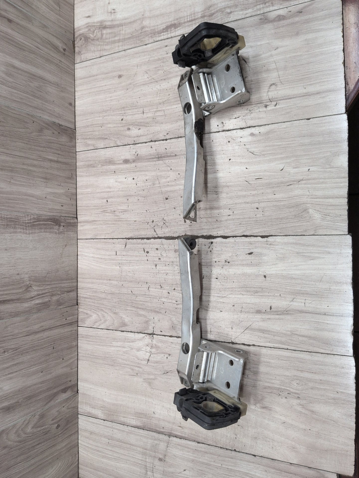 2011-2016 BMW M5 F10 Hood Bonnet Hinges SET 7186514 OEM