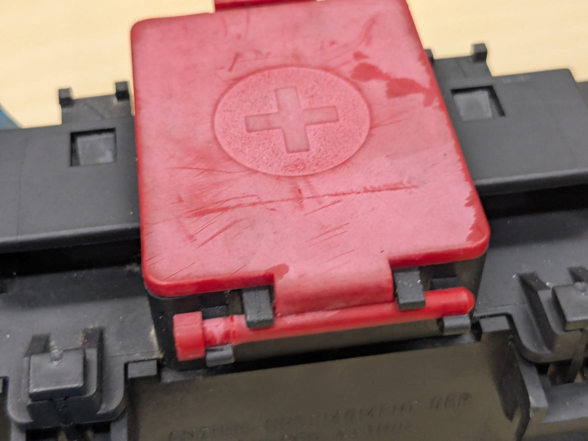 2009-2011 Mercedes-Benz SLK-Class R171 Rear Battery Relay Fuse Box A2035450803
