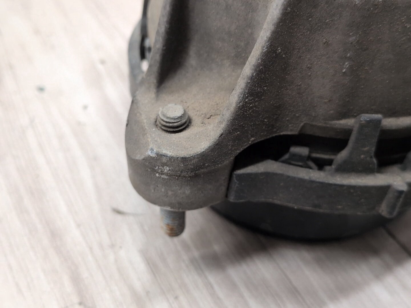 2017-2023 BMW G30 M550i xDrive N63B44O2 Right Passenger Engine Bracket Support Mount 6860458